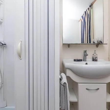 2 Bedroom Nice In Turanj