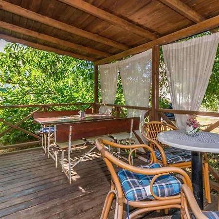 2 Bedroom Nice In Ferienhaus